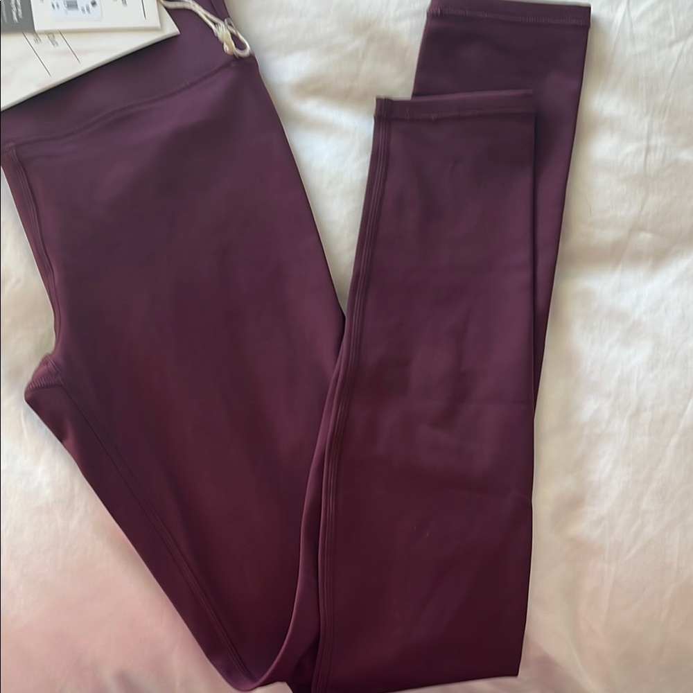 Vuori Chilled Out Legging in Deep Purple